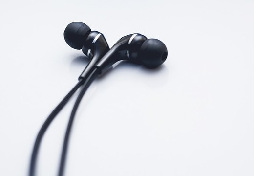 補聴器のイヤホンは、音に直結する大事な部品